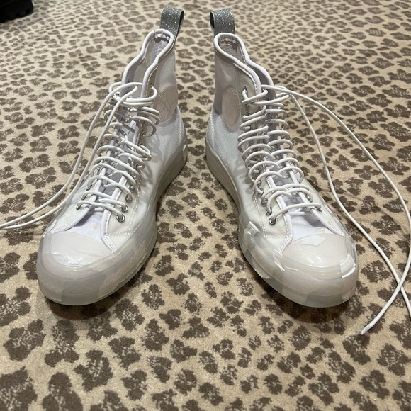 Special Edition Frozen-Elsa Chuck Taylor’s - Picture 5 of 6